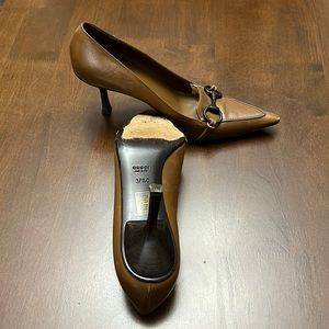 Authentic Gucci Shoes! Size 7.5 (37. 1/2) Dark Brown/Tan Pointy Toe Pump!